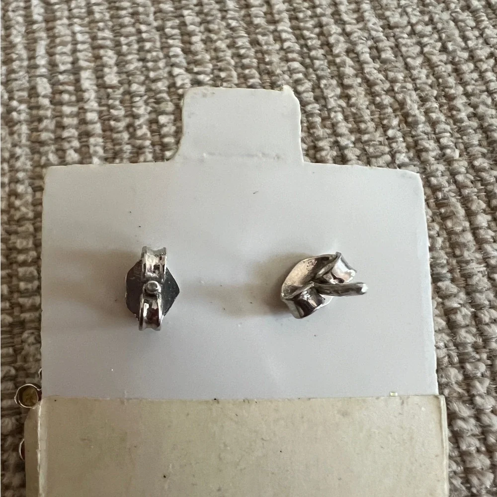 Hand crafted silver and crystal dangle earrings - Picture 5 of 5